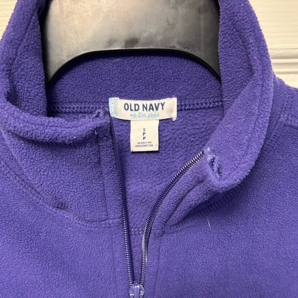 OLD NAVY Activewear Zip Up Sweater with Pockets in Purple - Picture 3 of 7